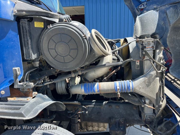 image for item LD9478 2007 Freightliner Columbia semi truck