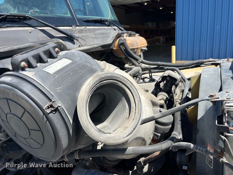 image for item LD9478 2007 Freightliner Columbia semi truck