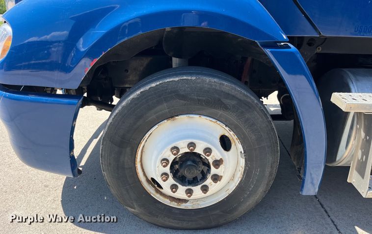 image for item LD9478 2007 Freightliner Columbia semi truck