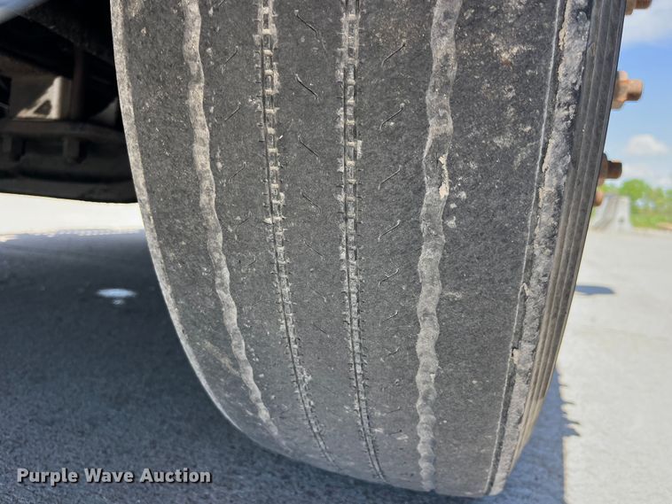 image for item LD9478 2007 Freightliner Columbia semi truck