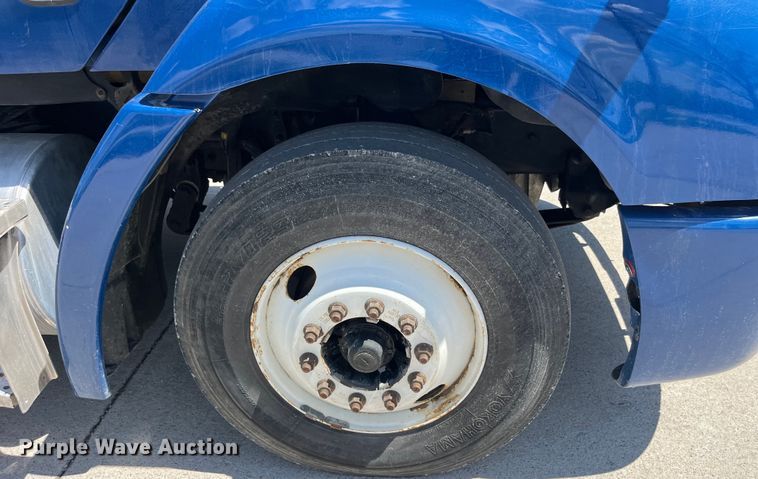 image for item LD9478 2007 Freightliner Columbia semi truck