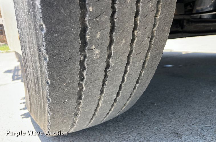 image for item LD9478 2007 Freightliner Columbia semi truck