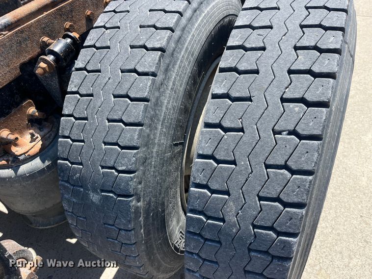 image for item LD9478 2007 Freightliner Columbia semi truck