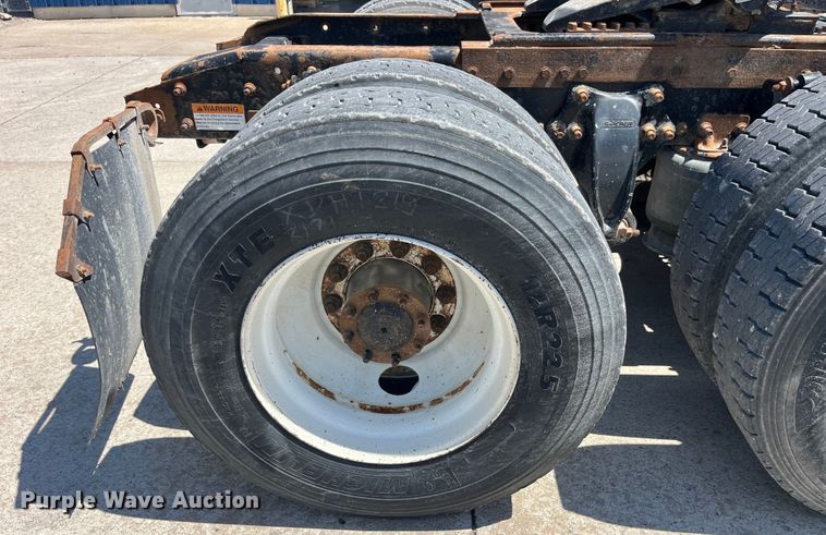 image for item LD9478 2007 Freightliner Columbia semi truck