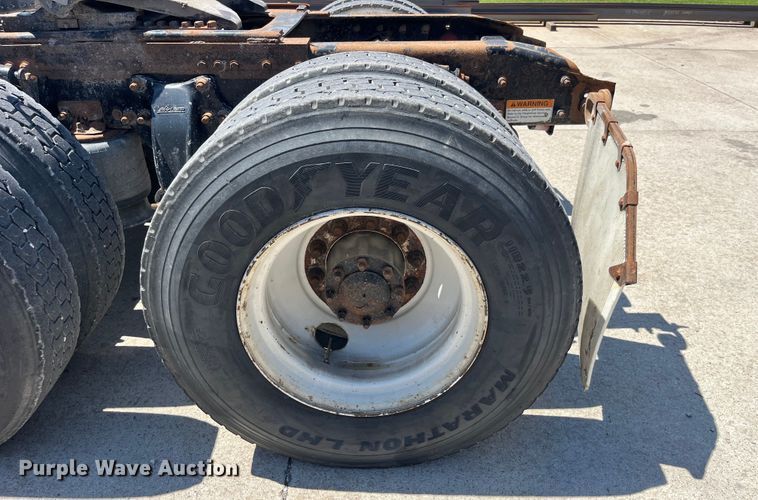 image for item LD9478 2007 Freightliner Columbia semi truck