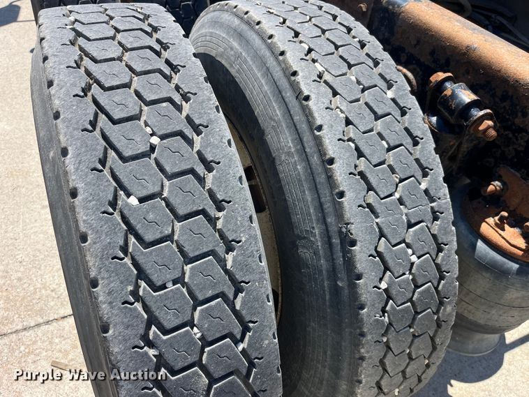 image for item LD9478 2007 Freightliner Columbia semi truck