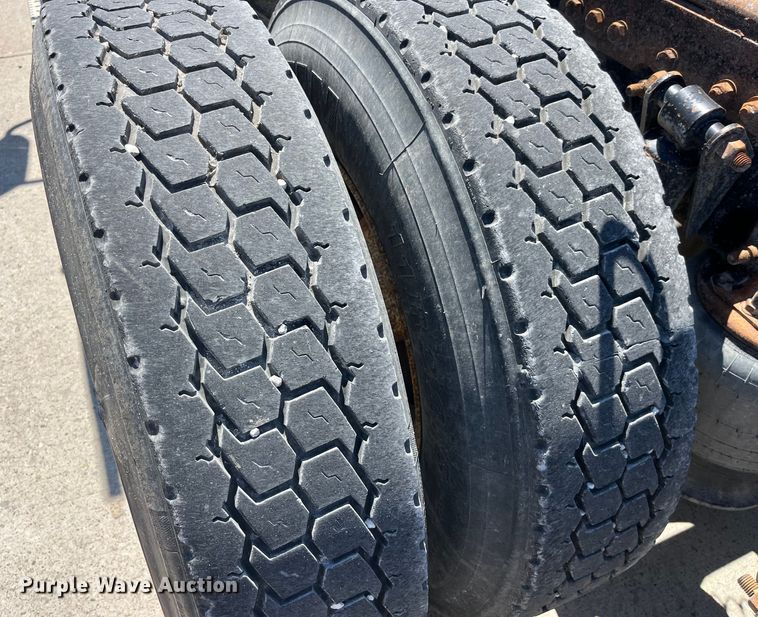 image for item LD9478 2007 Freightliner Columbia semi truck