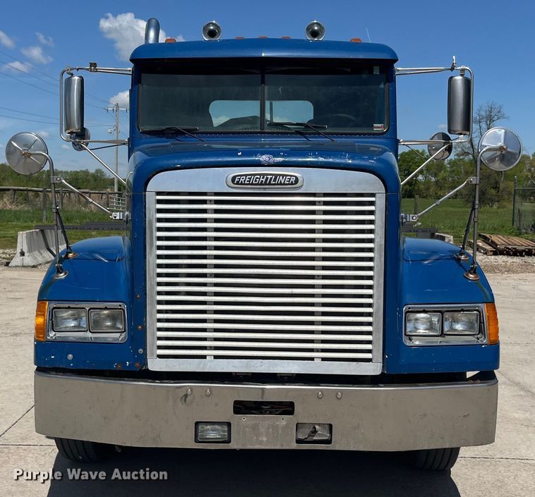 image for item LD9479 2000 Freightliner FLD semi truck