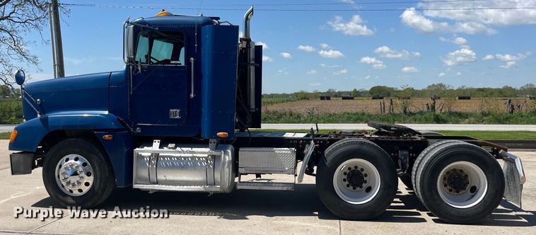 image for item LD9479 2000 Freightliner FLD semi truck