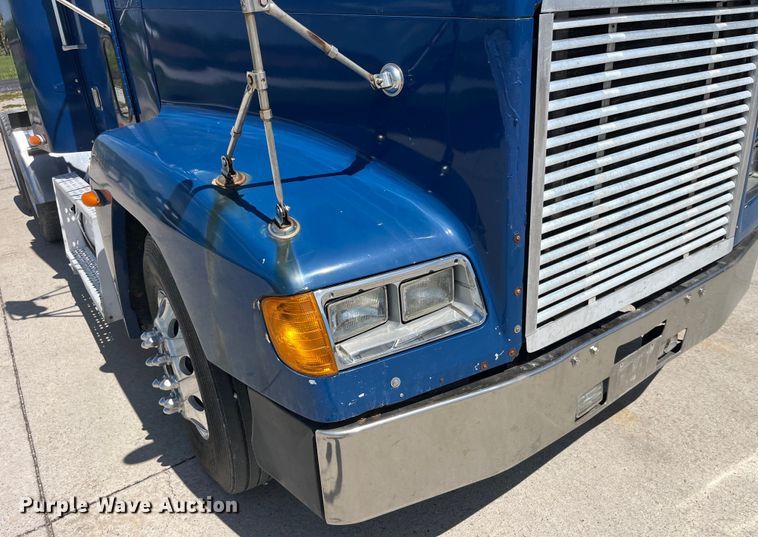image for item LD9479 2000 Freightliner FLD semi truck