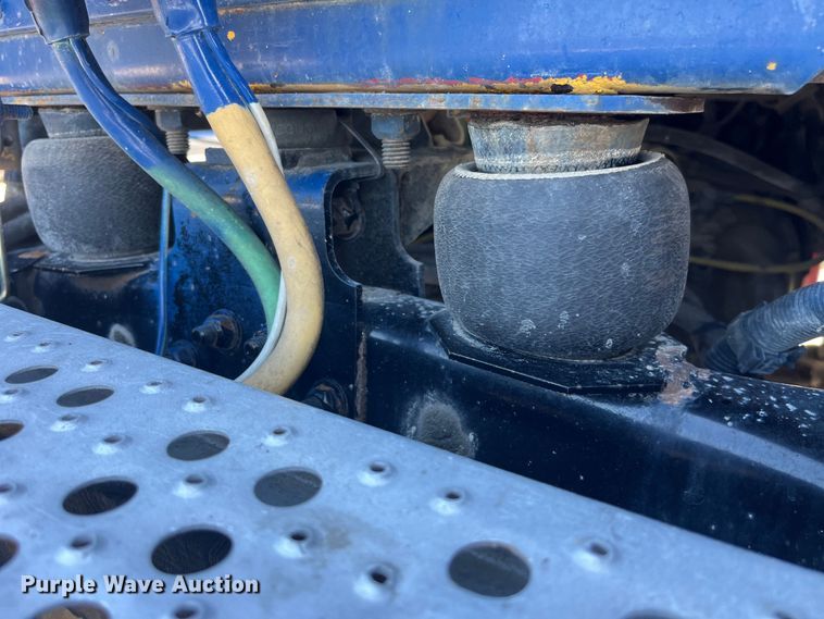 image for item LD9479 2000 Freightliner FLD semi truck