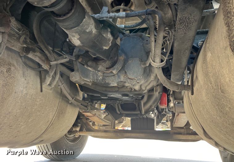 image for item LD9479 2000 Freightliner FLD semi truck