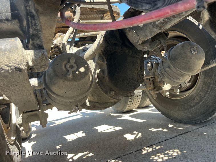 image for item LD9479 2000 Freightliner FLD semi truck