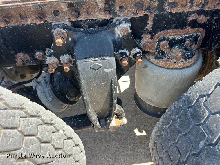 image for item LD9479 2000 Freightliner FLD semi truck