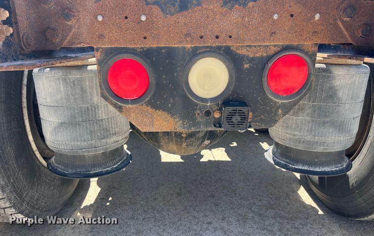 image for item LD9479 2000 Freightliner FLD semi truck