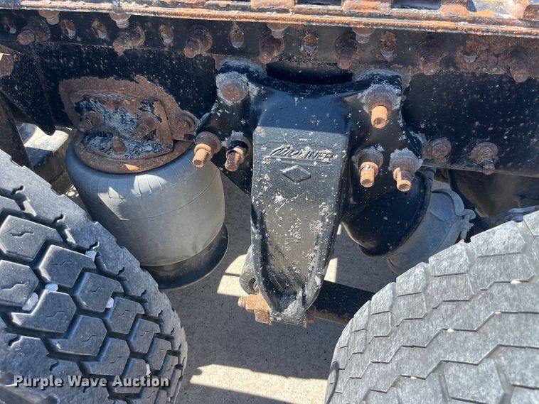 image for item LD9479 2000 Freightliner FLD semi truck