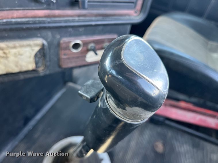 image for item LD9479 2000 Freightliner FLD semi truck