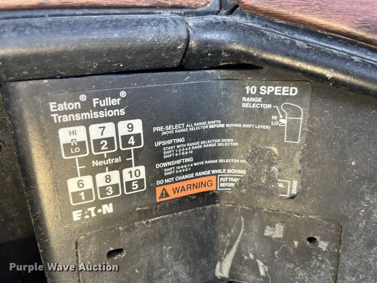 image for item LD9479 2000 Freightliner FLD semi truck