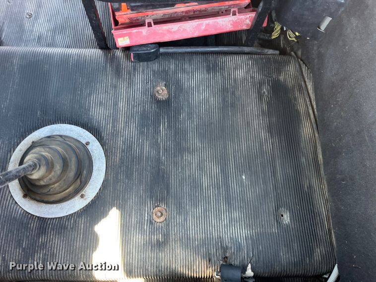 image for item LD9479 2000 Freightliner FLD semi truck