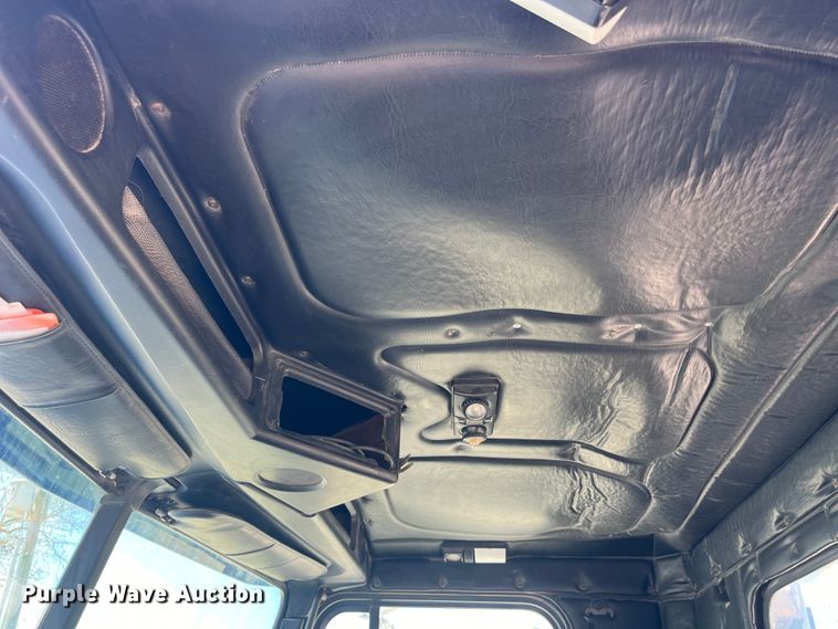 image for item LD9479 2000 Freightliner FLD semi truck