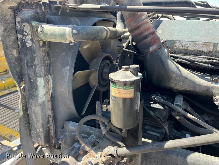 image for item LD9479 2000 Freightliner FLD semi truck