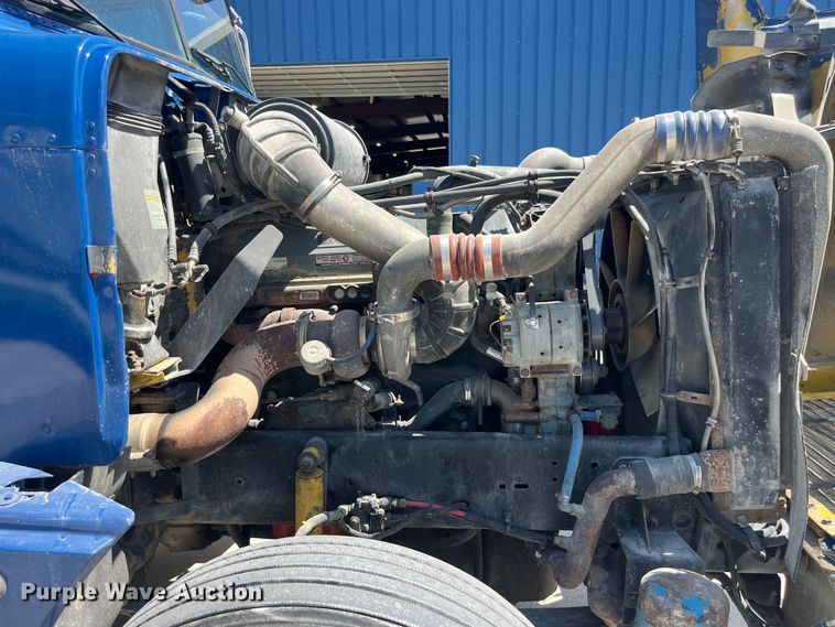 image for item LD9479 2000 Freightliner FLD semi truck