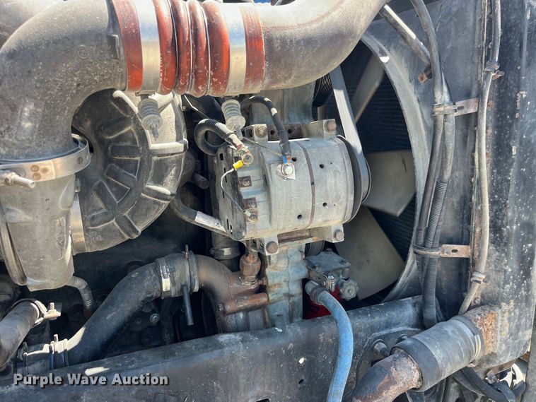 image for item LD9479 2000 Freightliner FLD semi truck