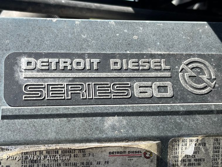 image for item LD9479 2000 Freightliner FLD semi truck