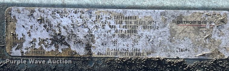 image for item LD9479 2000 Freightliner FLD semi truck