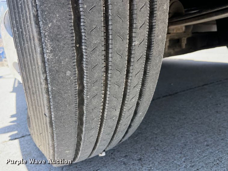 image for item LD9479 2000 Freightliner FLD semi truck