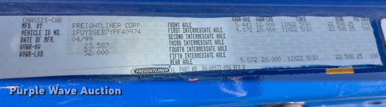 image for item LD9479 2000 Freightliner FLD semi truck