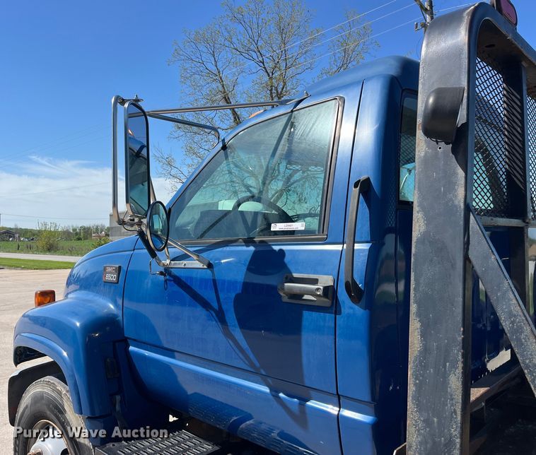 image for item LD9481 2000 GMC C6500 rollback truck