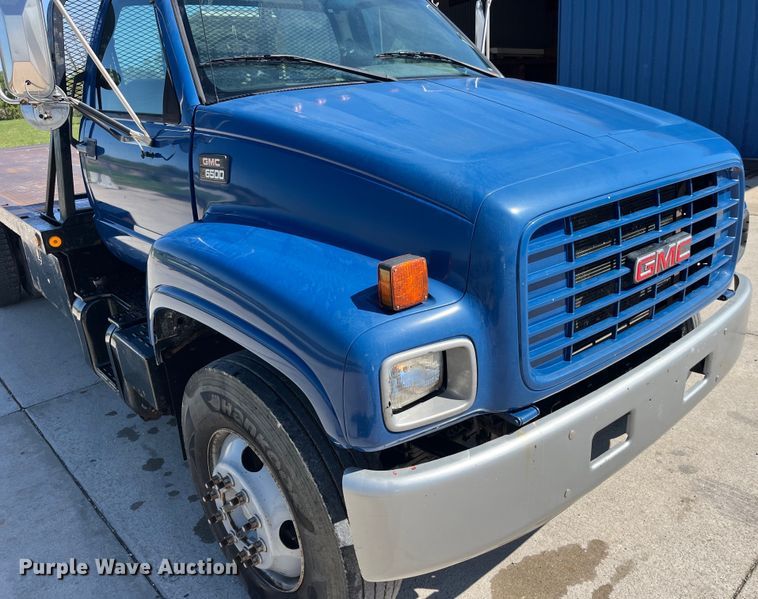 image for item LD9481 2000 GMC C6500 rollback truck