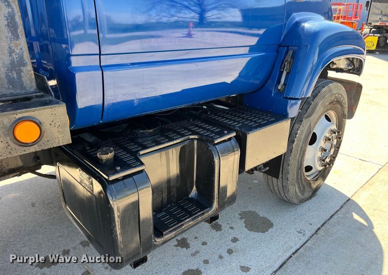 image for item LD9481 2000 GMC C6500 rollback truck