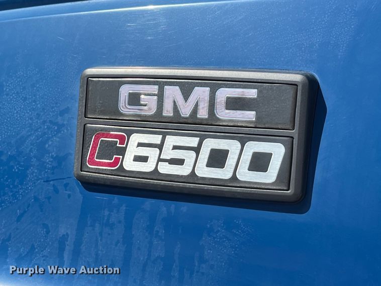 image for item LD9481 2000 GMC C6500 rollback truck
