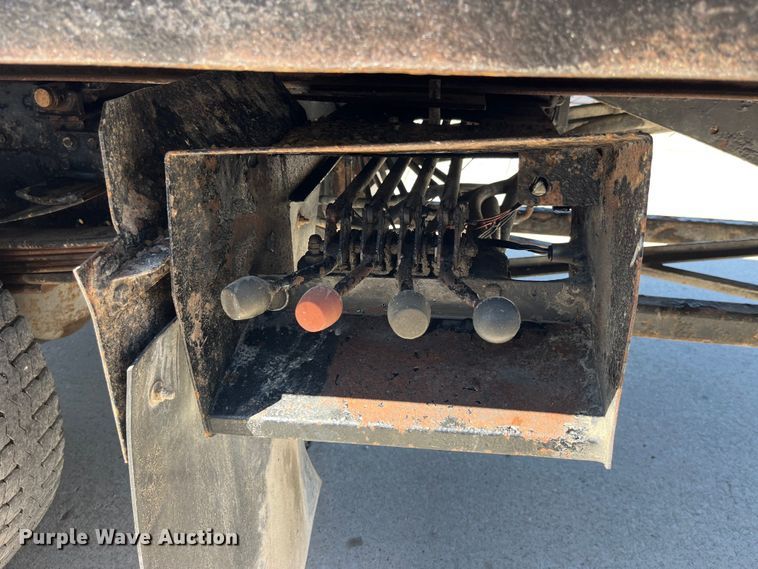 image for item LD9481 2000 GMC C6500 rollback truck