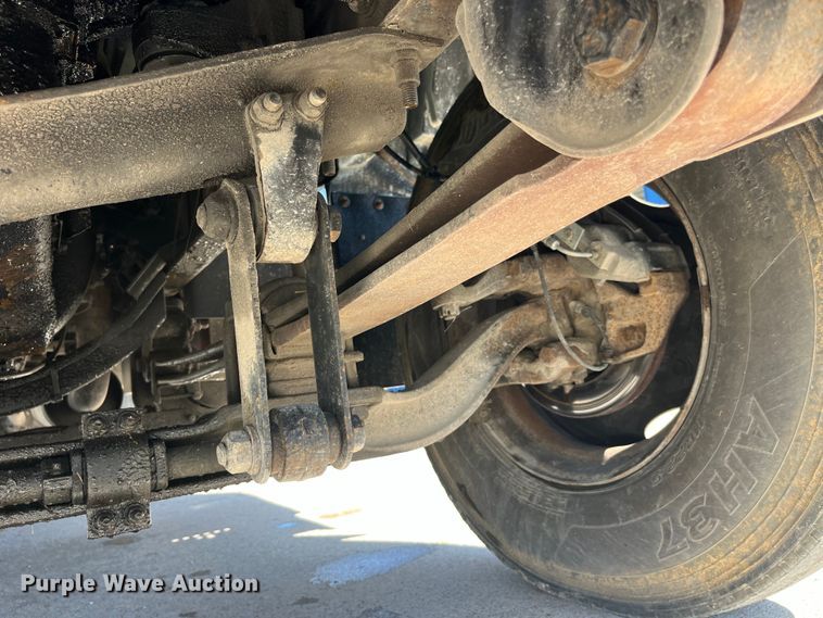 image for item LD9481 2000 GMC C6500 rollback truck