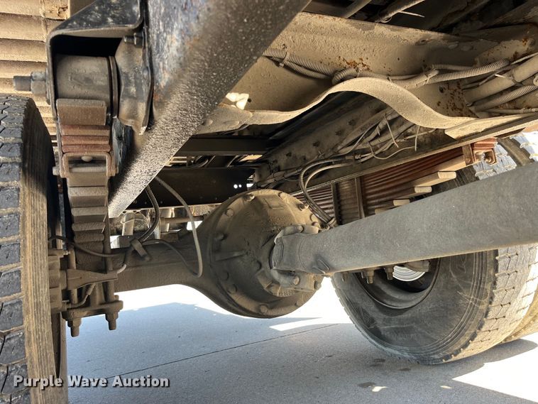 image for item LD9481 2000 GMC C6500 rollback truck