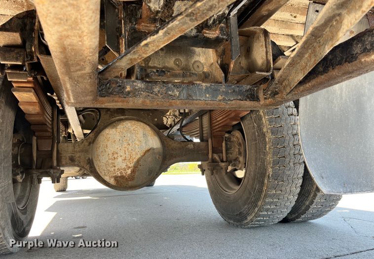 image for item LD9481 2000 GMC C6500 rollback truck