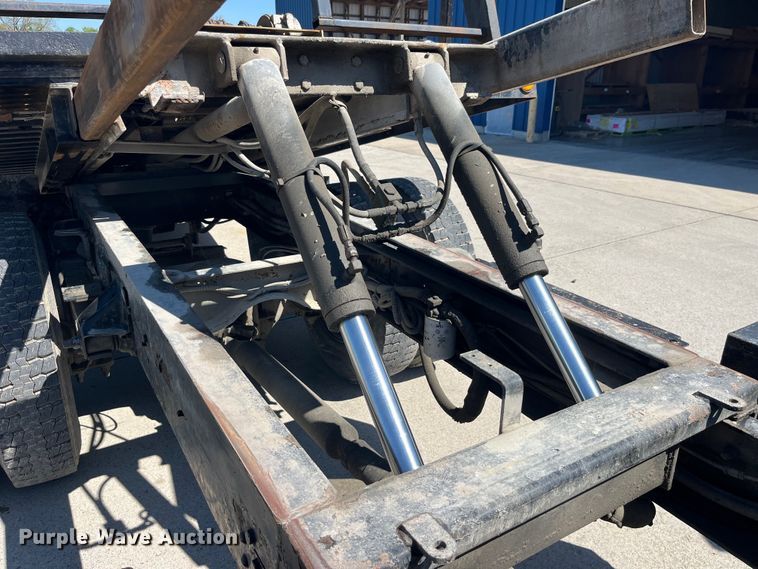 image for item LD9481 2000 GMC C6500 rollback truck