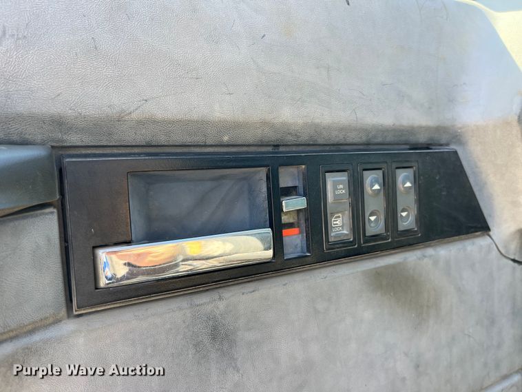 image for item LD9481 2000 GMC C6500 rollback truck