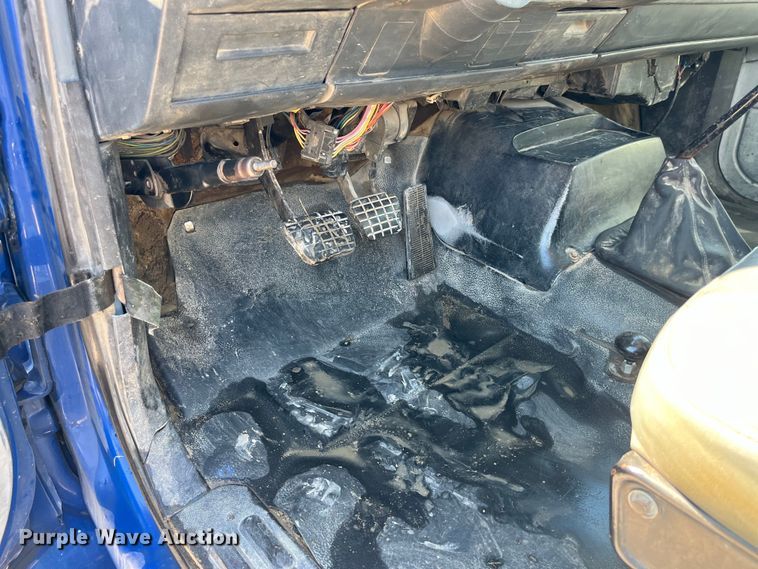 image for item LD9481 2000 GMC C6500 rollback truck