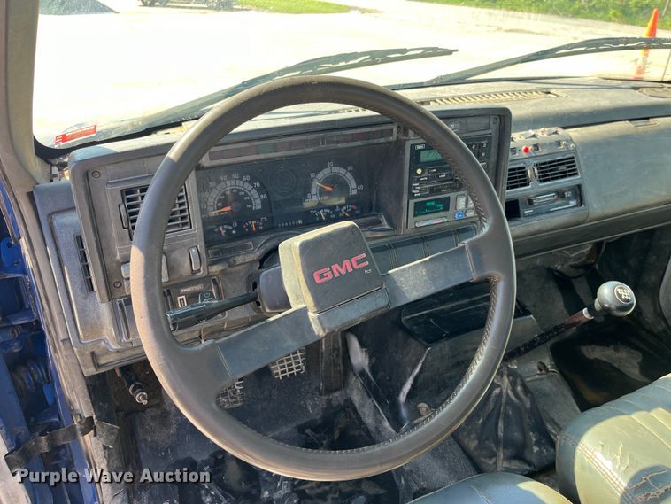 image for item LD9481 2000 GMC C6500 rollback truck