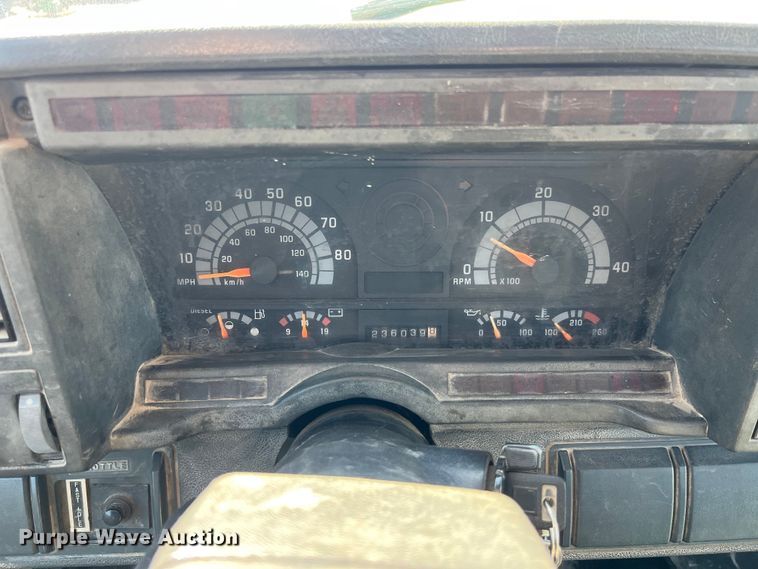 image for item LD9481 2000 GMC C6500 rollback truck