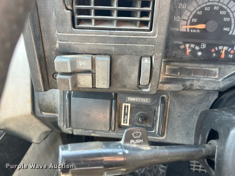 image for item LD9481 2000 GMC C6500 rollback truck