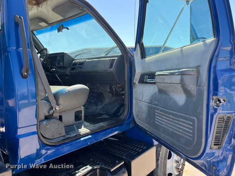 image for item LD9481 2000 GMC C6500 rollback truck