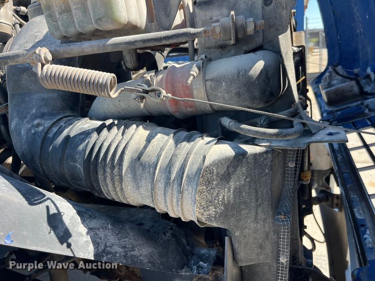 image for item LD9481 2000 GMC C6500 rollback truck