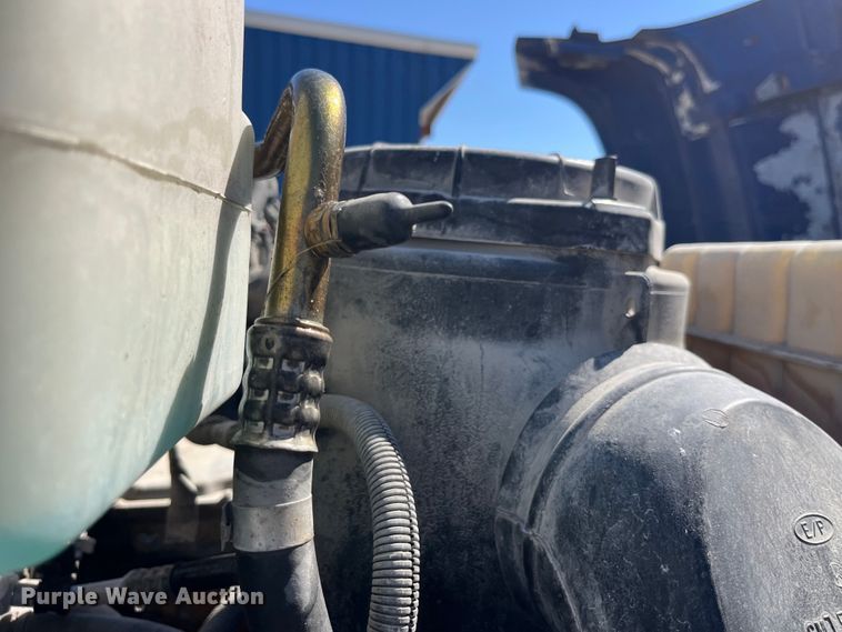 image for item LD9481 2000 GMC C6500 rollback truck