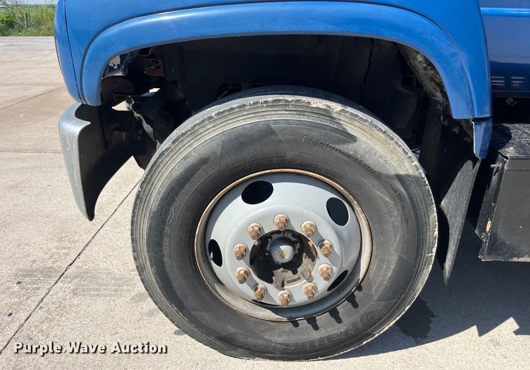 image for item LD9481 2000 GMC C6500 rollback truck