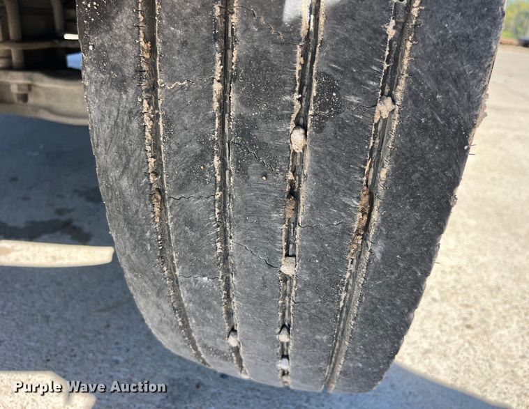 image for item LD9481 2000 GMC C6500 rollback truck